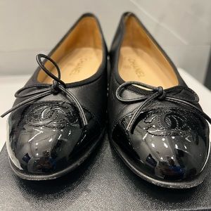 Chanel Black Leather Patent Cap Toe CC Logo Ballet Ballerina Flats